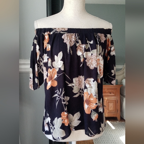 Off the Shoulder Blouse - Picture 5 of 5